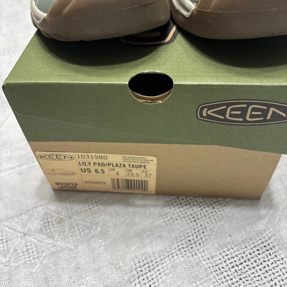 New With Box Keen Women's Whisper Sandals Lily Pad/ Plaza Taupe Sz 6.5 102